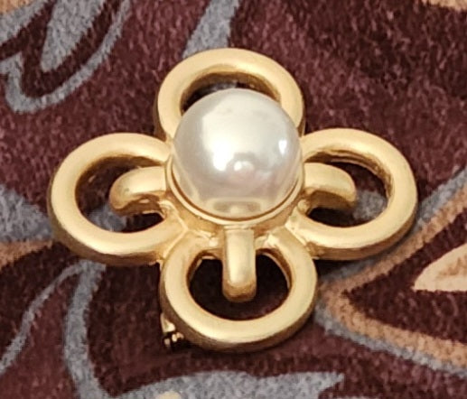 Flower Pearl Brooch